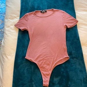 Lulu’s (M) dusty pink Tshirt boydsuit